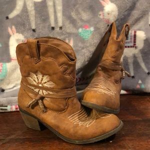 Stevies // target low heel girl’s cowboy booties